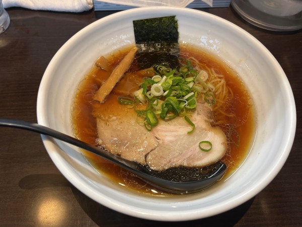 「醤油らぁ麺　800円」@らぁ麺 金萬の写真