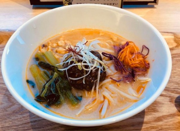 「白ごまたんたん麺」@T'sたんたん 成田空港第2ターミナル店の写真