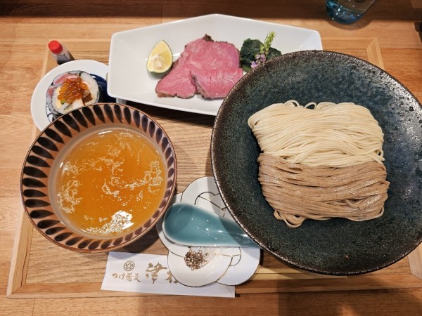 「【限定】牛だしつけ蕎麦〜国産牛のコンソメ仕立て〜1500円」@つけ蕎麦 津桜の写真