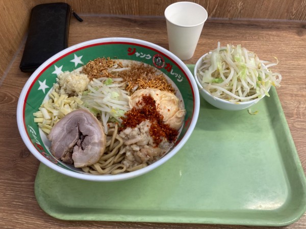 「まぜそば（温玉ナシ）倍盛り+ヤサイ1090円」@ジャンクガレッジ 太田店の写真