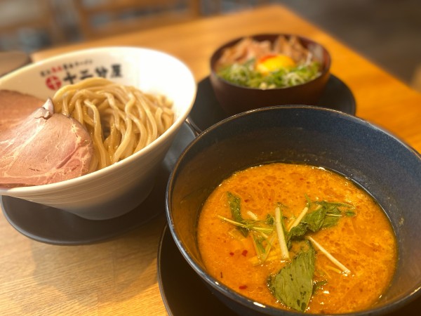 「辛えびつけめん」@近江熟成醤油ラーメン 十二分屋 新座馬場店の写真