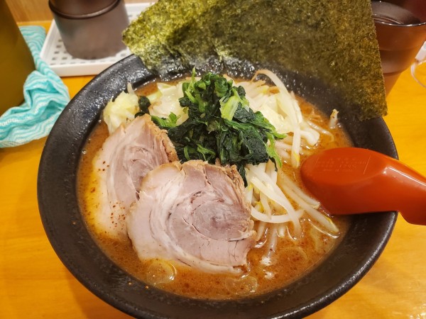 「ホットラーメン＋野菜」@ラーメン明家 杉田店の写真