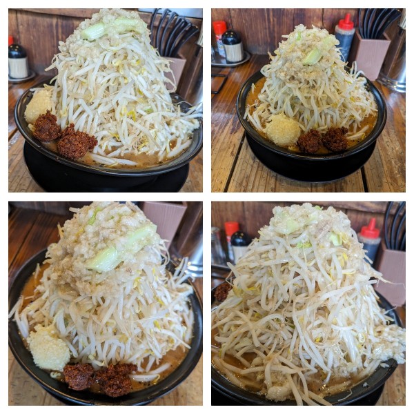 「味噌ラーメン大(ヤサイちょい増し1000g大蒜脂味噌W➕２赤」@麺や豚髭の写真