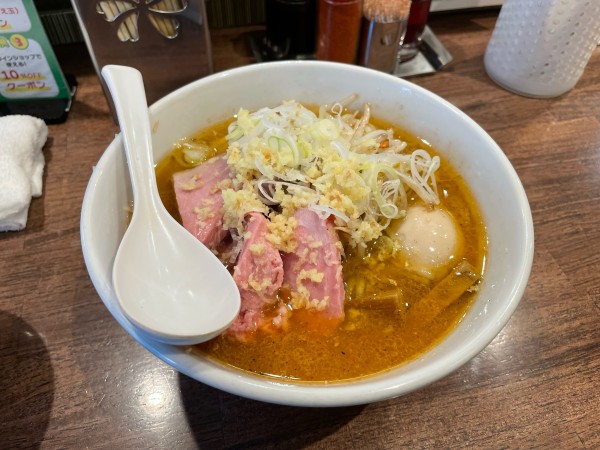 「特製熟成赤味噌らーめん + 唐揚げ3個半ライスセット」@麺屋 翔 みそ処の写真