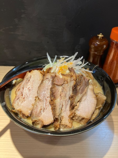 「味噌チャーシュー麺（1340円）」@萬馬軒 新宿西口店の写真