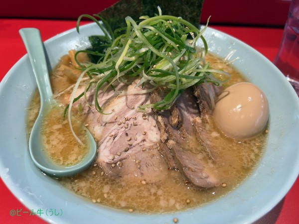 「ネギ味噌チャーシュー麺並(1150円)味玉、九条ネギ開店サービス」@ラーメンショップ まる壱の写真