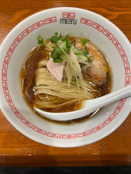 「鶏清湯醤油らーめん860円」@noodle kitchen 六九麺の写真