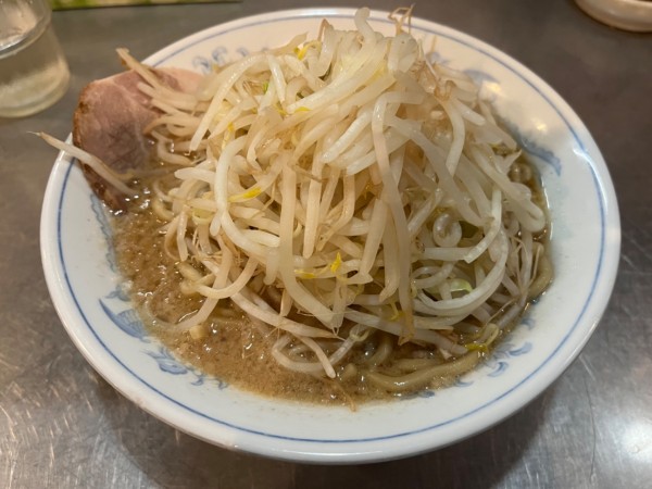 「ラーメン並野菜多め」@らーめん大 汐留店の写真