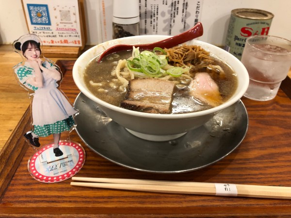 「喜多方煮干しラーメン醤油 大盛」@麺や 七彩 八丁堀店の写真
