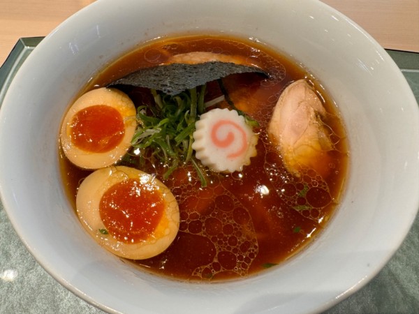 「上醤油らぁ麺」@らぁ麺 花萌葱の写真