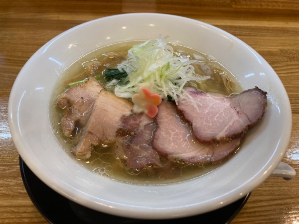 「こはね白醤油そば（チャーシュー）」@麺彩 こはねの写真