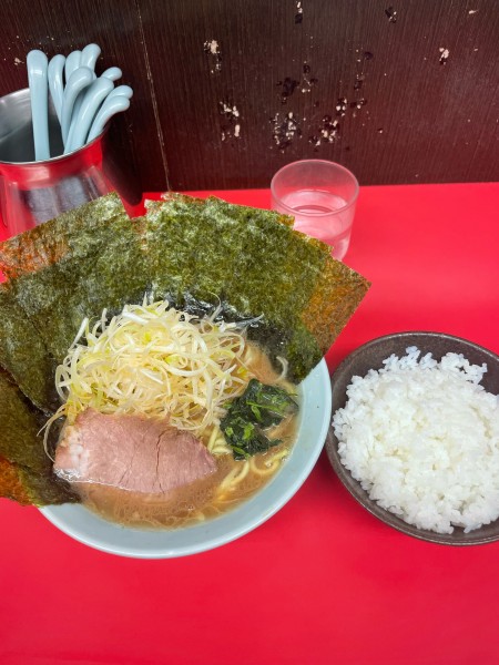 「ネギラーメンのりライス」@横浜家系ラーメン 心家の写真