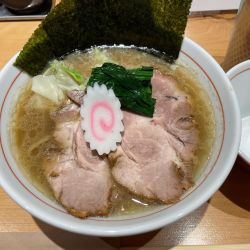 醤油豚骨中太麺