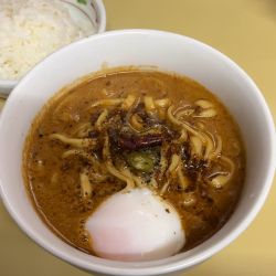 黒カラシビ麺750円+白ごはん100円