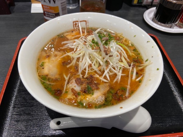 「味噌味の青唐ねぎ塩ラーメン(1050円)」@喜多方ラーメン 坂内 日立鮎川店の写真