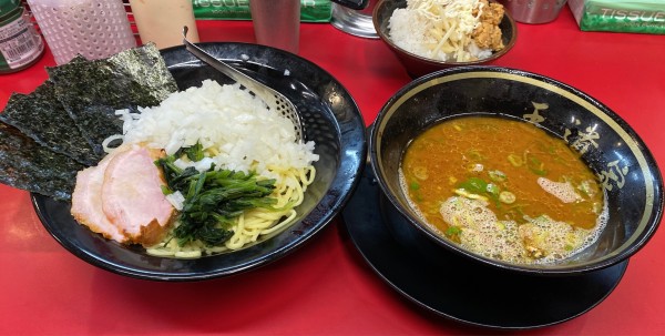 「つけ麺 タマネギ 多 熱盛」@IEKEI_TOKYO 王道家直系の写真