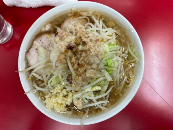 「らーめん 少 野菜ﾆﾝﾆｸ脂」@ラーメン二郎 神田神保町店の写真