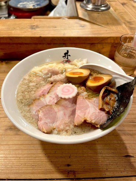 「特背脂塩ラーメン【TP】ワンタン、ライス」@井田商店の写真