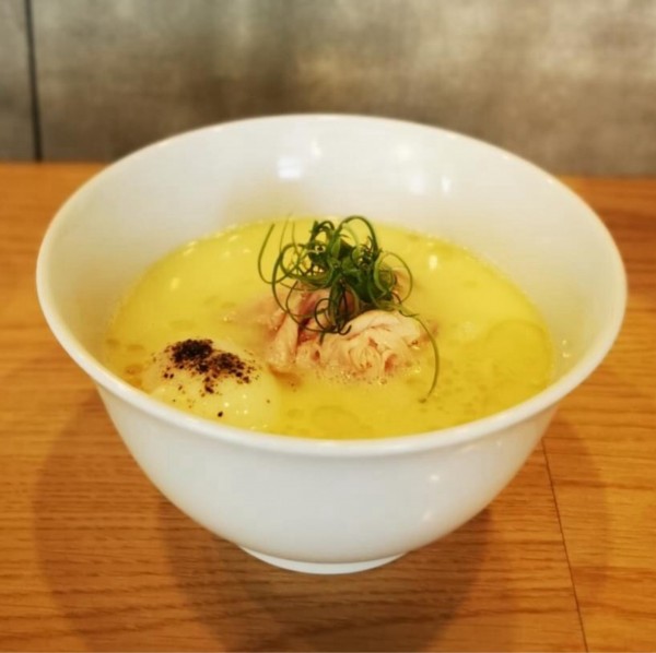「白トリュフオイル香る鷄白湯麺」@らーめんMAIKAGURAの写真
