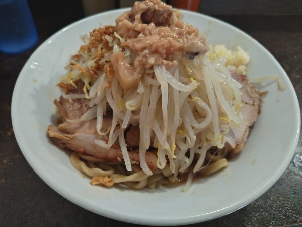 「汁なし麺200g➕生たまご」@ぶたけん。の写真