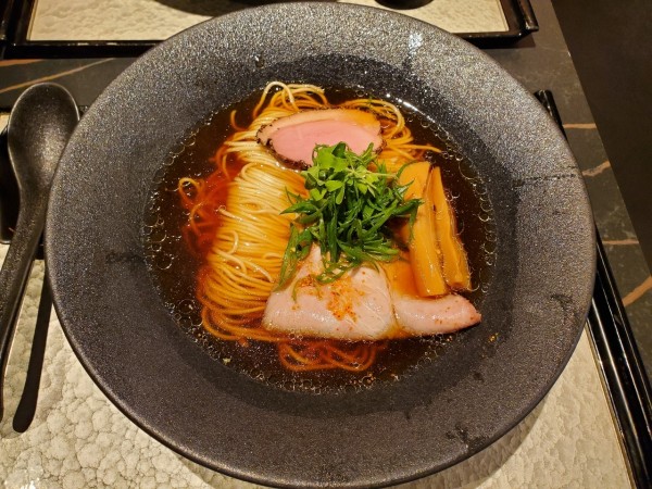 「地鶏中華そば」@鶏soba 座銀 高槻店の写真