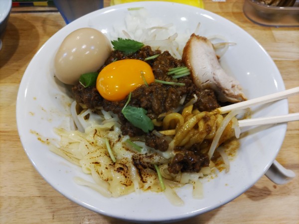 「カリーまぜそば(大盛)·味玉·ミニライス」@中華そば ムタヒロの写真