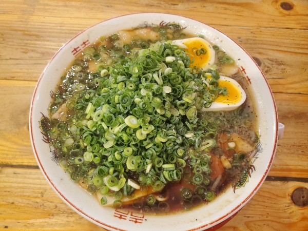 「ねぎ黒中華そば」@廣島つけ麺本舗 ばくだん屋 ekie広島店の写真