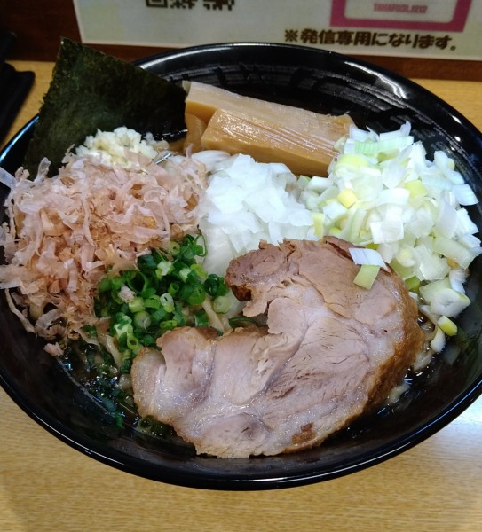 「煮干豚骨中+長ネギ､鰹節」@ラーメン たかふじの写真