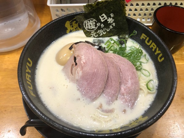 「丸福とんこつラーメン」@博多風龍 池袋東口店の写真