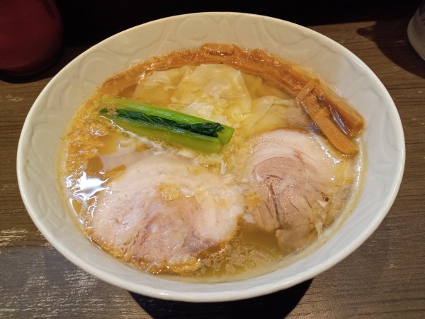 「塩ワンタン麺」@支那そばや 本店の写真