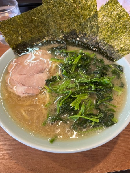 「並800円硬め濃いめ、ほうれん草100円」@横濱家系ラーメン 元喜家 富山店の写真