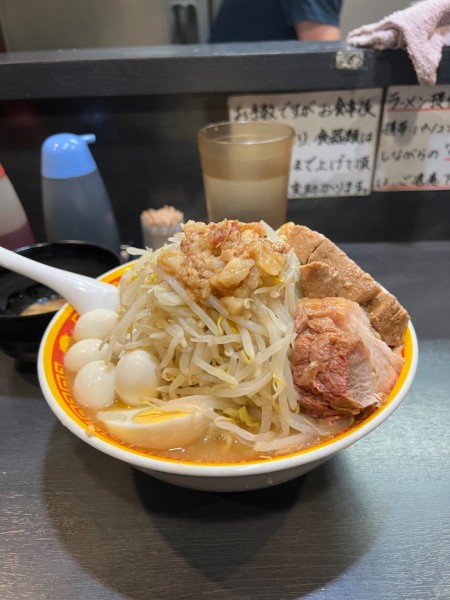 「ラーメン(豚2枚半玉子¥900)+うずら(¥100)」@えどもんどの写真