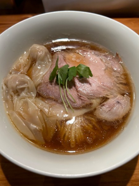 「ワンタン醤油らぁめん1450円」@麺 ふじさきの写真