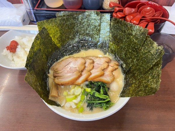 「塩豚骨ラーメン大盛り無料サービス、特製セット、半ライス」@横濱家系ラーメン 川壱やの写真