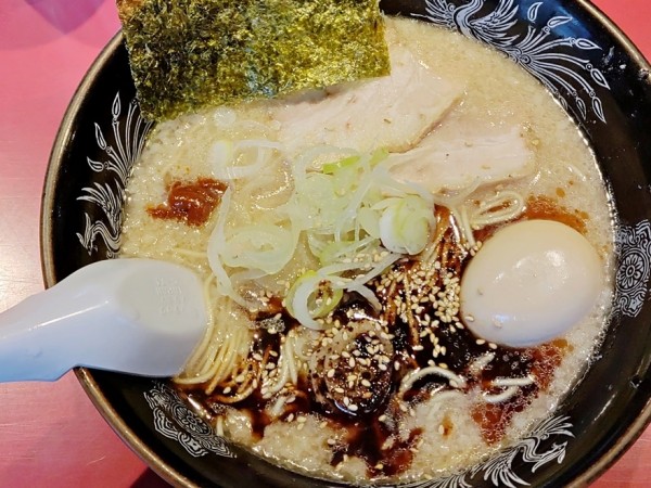 「豚骨味玉」@らーめん・つけめん こてんぱんの写真