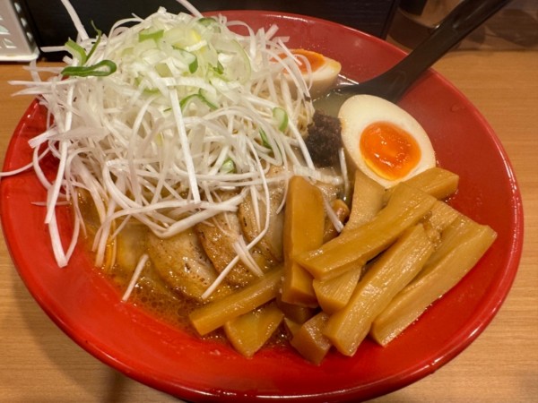 「えび豚骨ラーメンsp(塩)+白ネギ+メンマ」@えび豚骨拉麺 春樹 大山店の写真