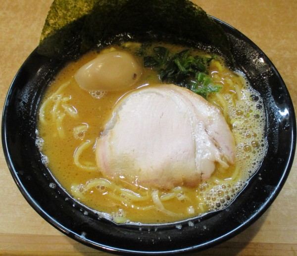 「塩味玉ラーメン 900円」@横浜家系ラーメン 麺屋いぶすけの写真