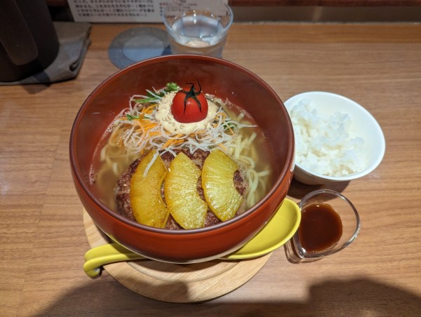 「限定　びっくりヤンケーパインバーグご飯付」@鶏Soba Toraやの写真