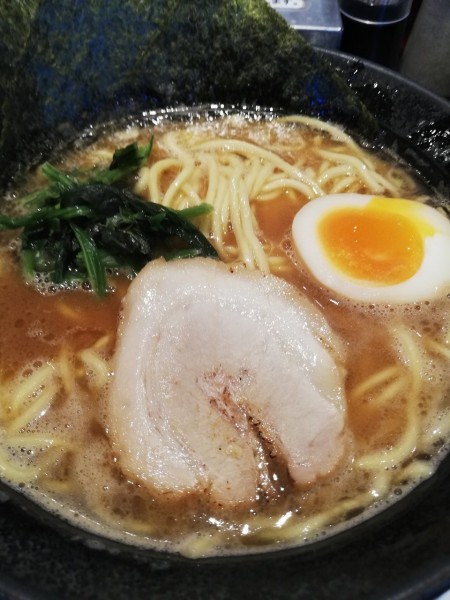「醤油豚骨ラーメン」@横浜らーめん 源泉 海老名店の写真