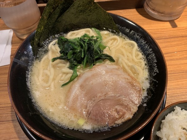 「ラーメン塩 並＋サービスライス」@横浜家系ラーメン 壱角家 川崎銀柳街店の写真