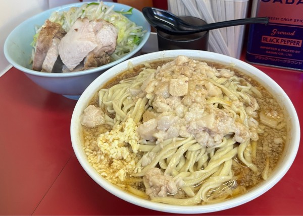 「大ラーメンぶた5枚　麺増し　ヤサイマシニンニクアブラマシマシ」@ラーメン二郎 中山駅前店の写真