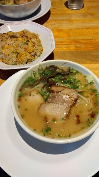 「ラーメンSSサイズ+半チャーハン」@ラーメン小金太の写真