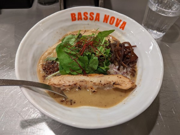 「グリーンカレーラーメン」@バサノバ 京都の写真