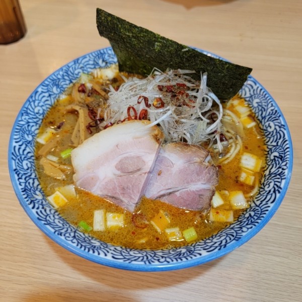 「【期間限定】酸辛担麺酸増し辛増し＋ひと口ごはん」@中華そば専門 とんちぼの写真