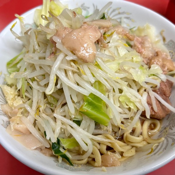 「汁なし小ラーメン（にんにく少なめ、野菜、アブラ）＋ブタ増し」@ラーメン二郎 環七一之江店の写真
