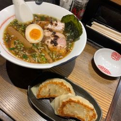 香油ラーメン+餃子