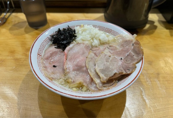 「肉増し背脂煮干し中華そば（塩）¥1000」@背脂煮干し中華そば 和市 新橋本店の写真