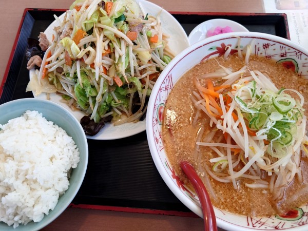 「味噌らーめん+野菜炒め ランチセット」@ラーメン永華の写真