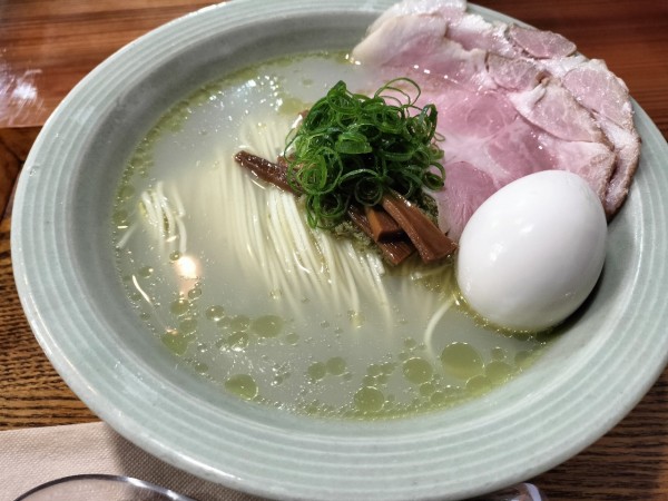 「牡蠣塩ラーメン　1000円」@むかんの写真