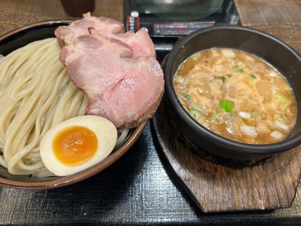 「塩つけ麺大盛り1050円、釜焼きチャーシュー2枚200円」@中華そば ことぶきやの写真